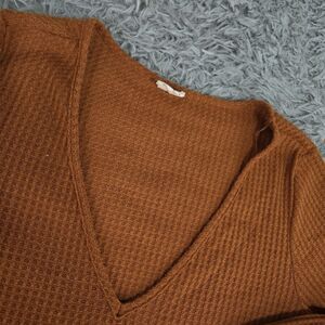 Peach Love California Womens Large Brown Long Bell Sleeve V-Kneck Peplum Sweater